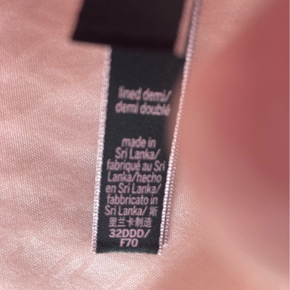 Victoria's Secret Cupid Pink 32DDD
Sexy Illusions Lined Demi
Front Close Bra - Picture 7 of 8